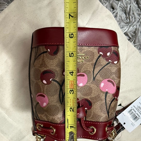 Coach Cherry signature mini bucket bag - Picture 5 of 7
